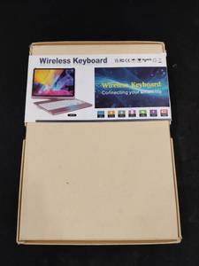 lot 6282 image: Wireless Keyboard with iPad Protective Sleeve 10 meters