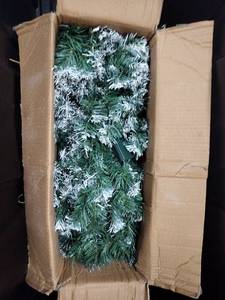 lot 5385 image: Holiday and Seasonal Decor - Estate Garland Wreath Green White Frosted