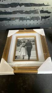 lot 11478 image: 8x10 Picture Frame with Double Mat Gold Tone