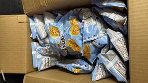 lot 17555 image: 24ct Grandma�s Mini Vanilla Crme Cookie Packs