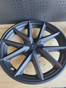 lot 19228 image: Black 10-Spoke Plastic Rim Wheel 20 inch