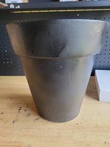 lot 19245 image: Planter Pot 11�in Diameter 12in Tall