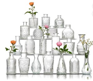 lot 9509 image: Glass Bud Vase Set