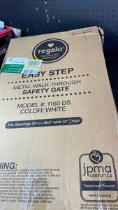 lot 9527 image: Regalo Easy Step Metal Walk-Through Safety Gate Model 1160 DS White