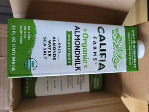 lot 19288 image: Califia Farms Organic Unsweetened Almond Milk 32 fl oz (Pack of 6)