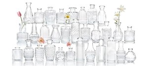 lot 9525 image: Glass Bud Vase Set