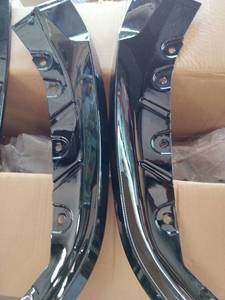 lot 1874 image: Plastic car fender pieces black