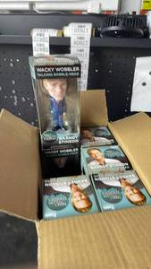 lot 18466 image: Wacky Wobbler Talking Bobble-Head Barney Stinson How I Met Your Mother 6pk Funko