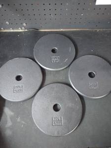 lot 1975 image: A 10 lb detachable weights for pole bar four pack