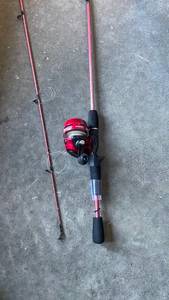 lot 11681 image: Zebco Slingshot Baitcast Reel and Rod Combo(Top to Line Could be Broken)