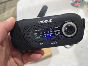 lot 2629 image: lydarz solar crank radio