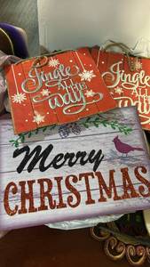 lot 40428 image: Christmas Wooden Holiday Signs Set