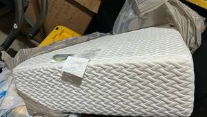 lot 40454 image: CertiPUR-US Certified Polyurethane Foam Mattress