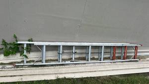 lot 40474 image: Aluminum Extension Ladder