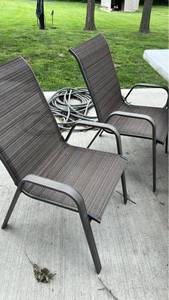 lot 40476 image: Set of 6 Brown Stackable Patio Chairs