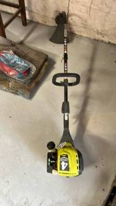lot 40494 image: Ryobi 4-Cycle Gas String Trimmer with Expand-It Attachment
