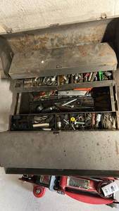 lot 40500 image: Metal Cantilever Toolbox with Assorted Tools