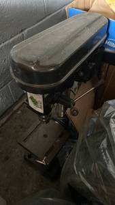 lot 40512 image: Heavy Duty Benchtop Drill Press