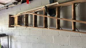 lot 40516 image: Wooden Extension Ladder