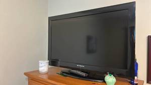 lot 40519 image: Dynex Flat Screen LCD TV with Remote