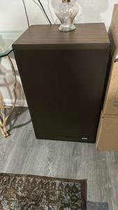 lot 60499 image: Fisher Large Floor Standing Speakers - Pair