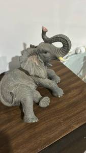 lot 60506 image: Resin Elephant Figurine