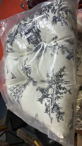 lot 60525 image: Thomasville At Home Bouvier Blue Toile Placemats Set of 4