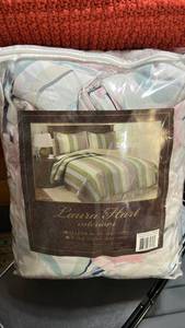 lot 60539 image: Laura Hart Interiors Spa Pastel Green Queen Quilt Set