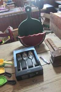 lot 1531 image: NIB Oneida Serving Utensils and More