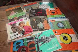 lot 1544 image: Vintage German 45 Records
