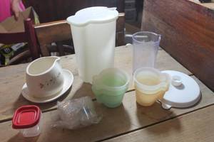 lot 1553 image: Vtg. Fransican Gravy Boat, Tupperware & More