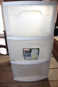 lot 1564 image: Sterilite 3 Drawer Storage Box
