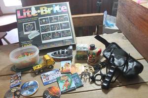 lot 1569 image: Sling Shot, Lite-Brite Pegs and More