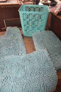lot 1597 image: Bath Rugs and Trash Can