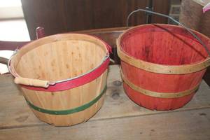 lot 1618 image: Vintage Apple Baskets