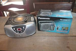 lot 1631 image: IOB Panasonic Radio & Sylvania CD Player untested