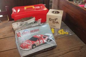 lot 1632 image: Bill Elliott Ford Thunderbird Model Car and More