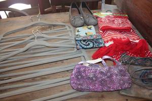 lot 1634 image: NEW Size 7 Shoes, Purses, Wallets & More