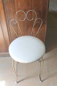 lot 1661 image: Vintage Vanity Chair