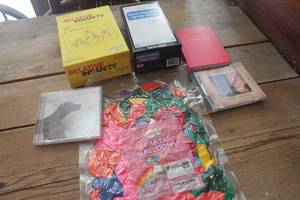 lot 1666 image: NIP Party Balloons, Games and More