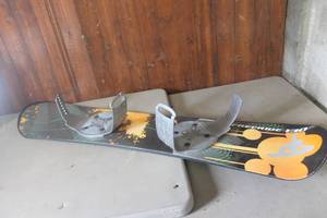 lot 1672 image: Free Ride 130 Snow Board