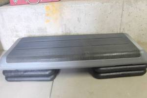 lot 1673 image: Aerobic Step with Risers