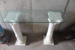 lot 1679 image: 43 Wide Glass Top Sofa Table