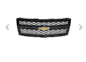 lot 452159 image: Retails for $292 GM Grille in Black