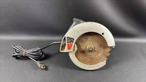 lot 9 image: Skil Circular Saw 7.25 inch 2.5 HP - Works