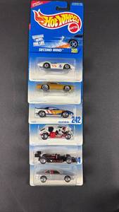 lot 27 image: (6) Hot Wheels Assorted Collectables