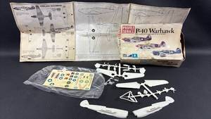 lot 34 image: Revell P-40 Warhawk Profile Series 172 Scale Model Kit (appears complete)