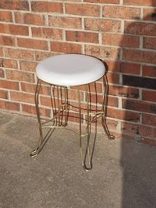 lot 37 image: Gold Metal Frame Vanity Stool