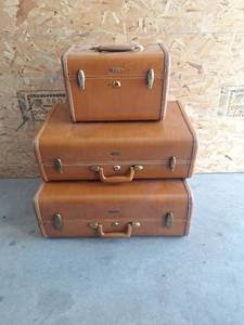 lot 49 image: Vintage Samsonite Luggage - GREAT Condition