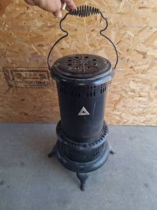 lot 50 image: Perfection Kerosene Heater